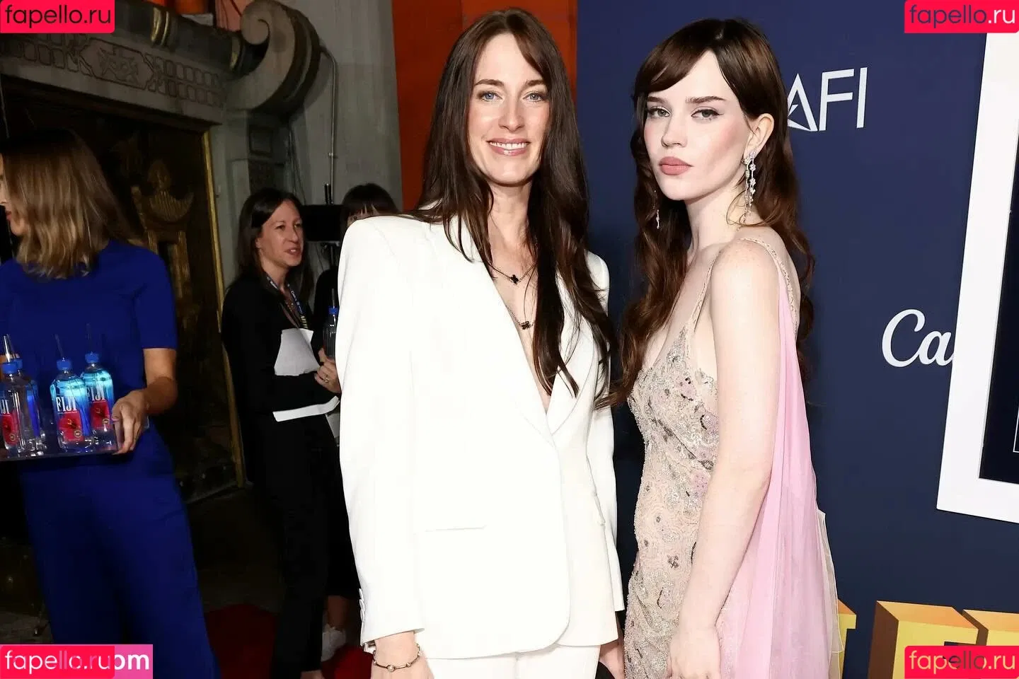 Sophie Thatcher / soapy.t / sophie_thatcher Onlyfans Photo Gallery 