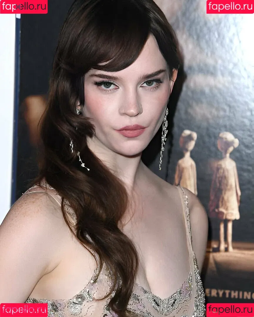 Sophie Thatcher / soapy.t / sophie_thatcher Onlyfans Photo Gallery 