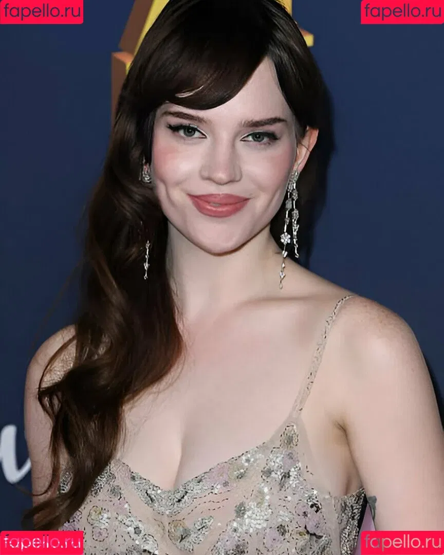 Sophie Thatcher / soapy.t / sophie_thatcher Onlyfans Photo Gallery 