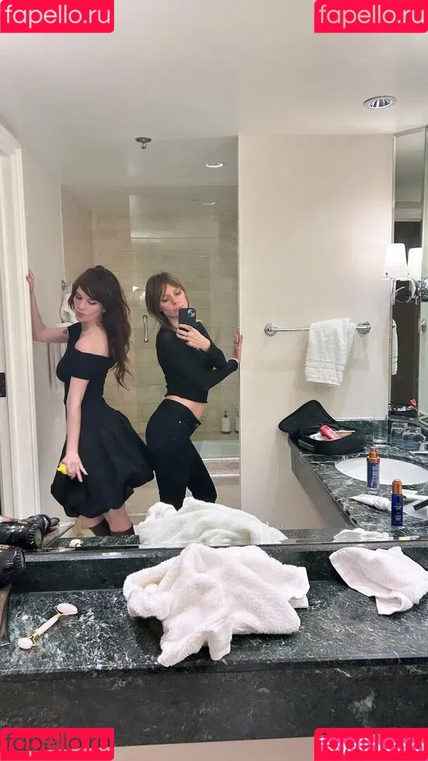 Sophie Thatcher / soapy.t / sophie_thatcher Onlyfans Photo Gallery 