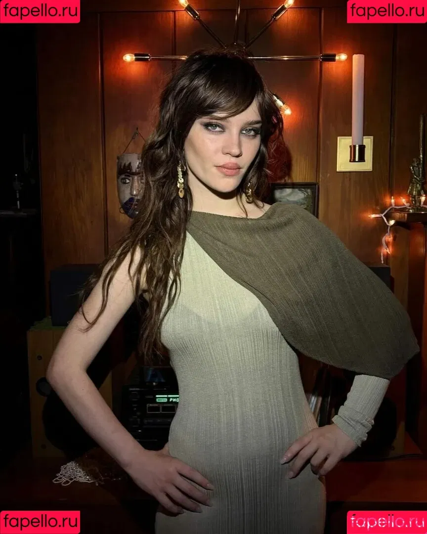 Sophie Thatcher / soapy.t / sophie_thatcher Onlyfans Photo Gallery 