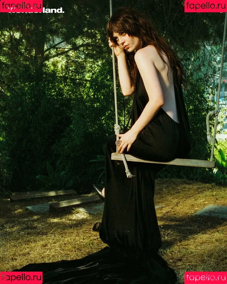 Sophie Thatcher / soapy.t / sophie_thatcher Onlyfans Photo Gallery 