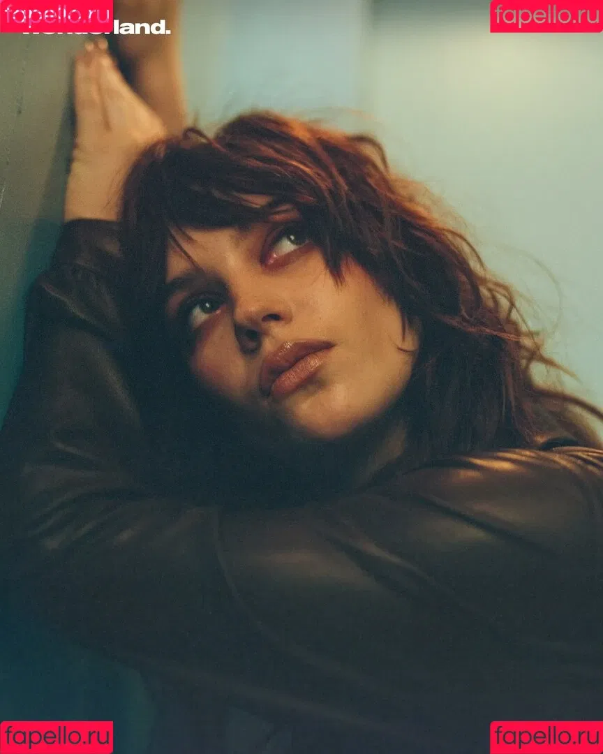 Sophie Thatcher / soapy.t / sophie_thatcher Onlyfans Photo Gallery 