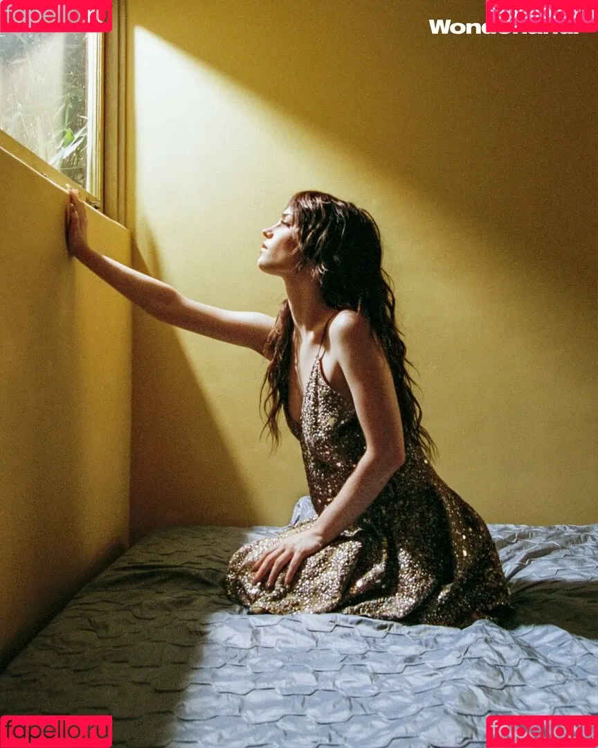 Sophie Thatcher / soapy.t / sophie_thatcher Onlyfans Photo Gallery 