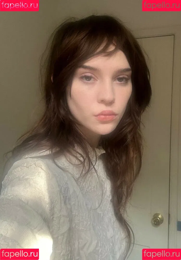 Sophie Thatcher / soapy.t / sophie_thatcher Onlyfans Photo Gallery 