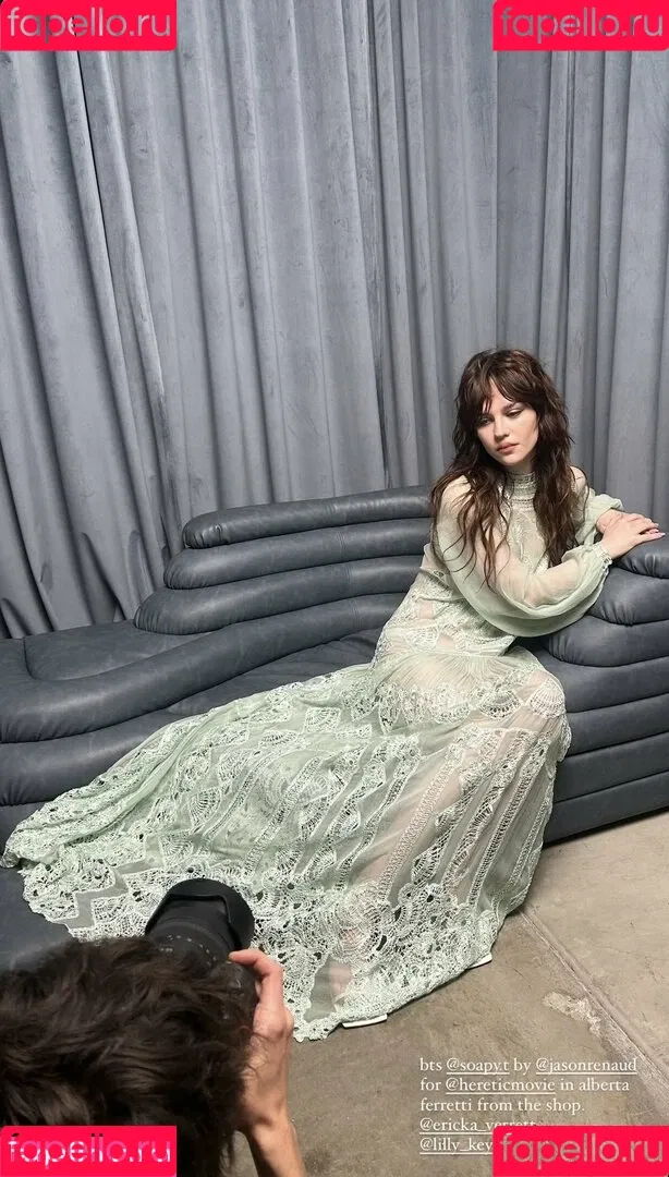 Sophie Thatcher / soapy.t / sophie_thatcher Onlyfans Photo Gallery 