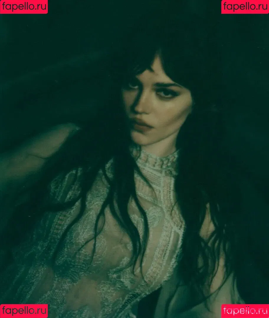 Sophie Thatcher / soapy.t / sophie_thatcher Onlyfans Photo Gallery 