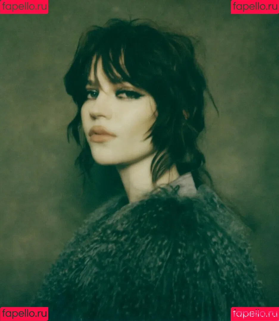 Sophie Thatcher / soapy.t / sophie_thatcher Onlyfans Photo Gallery 