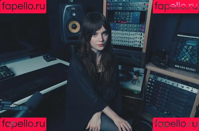 Sophie Thatcher / soapy.t / sophie_thatcher Onlyfans Photo Gallery 