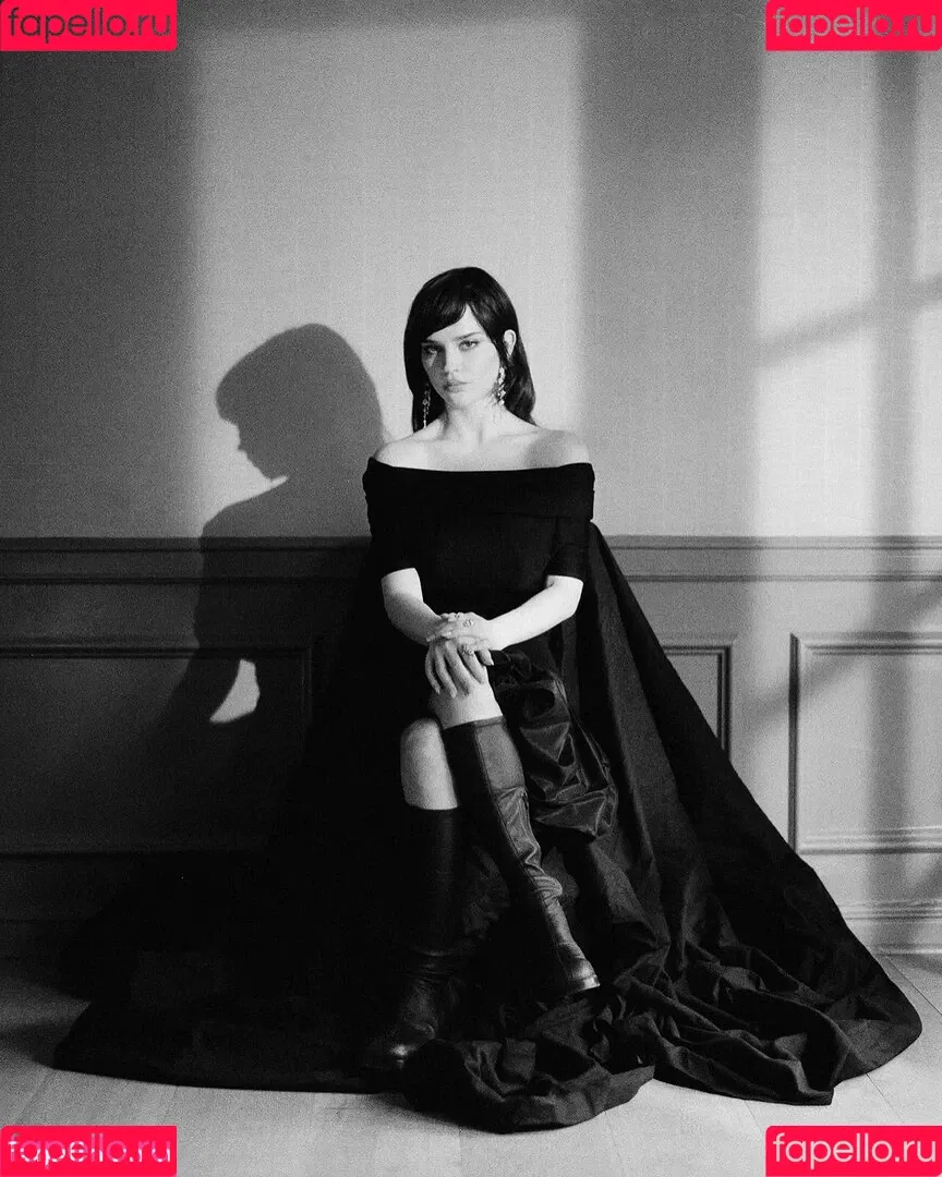 Sophie Thatcher / soapy.t / sophie_thatcher Onlyfans Photo Gallery 