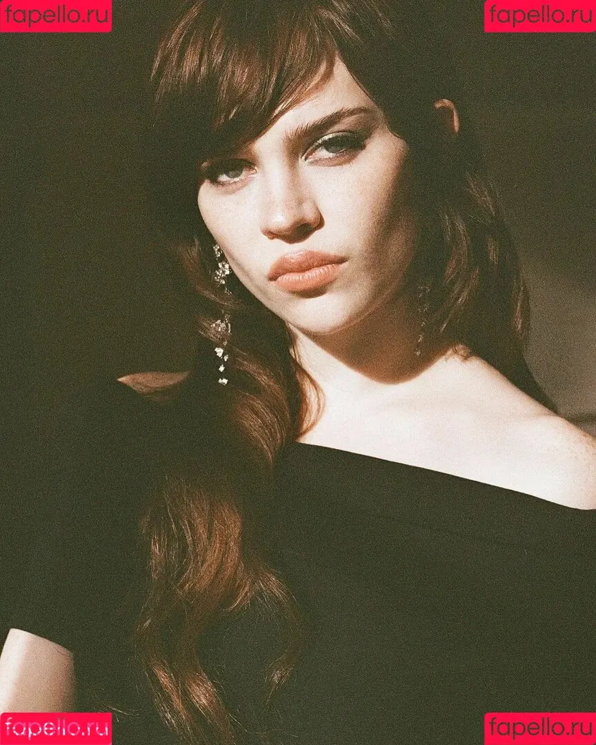 Sophie Thatcher / soapy.t / sophie_thatcher Onlyfans Photo Gallery 