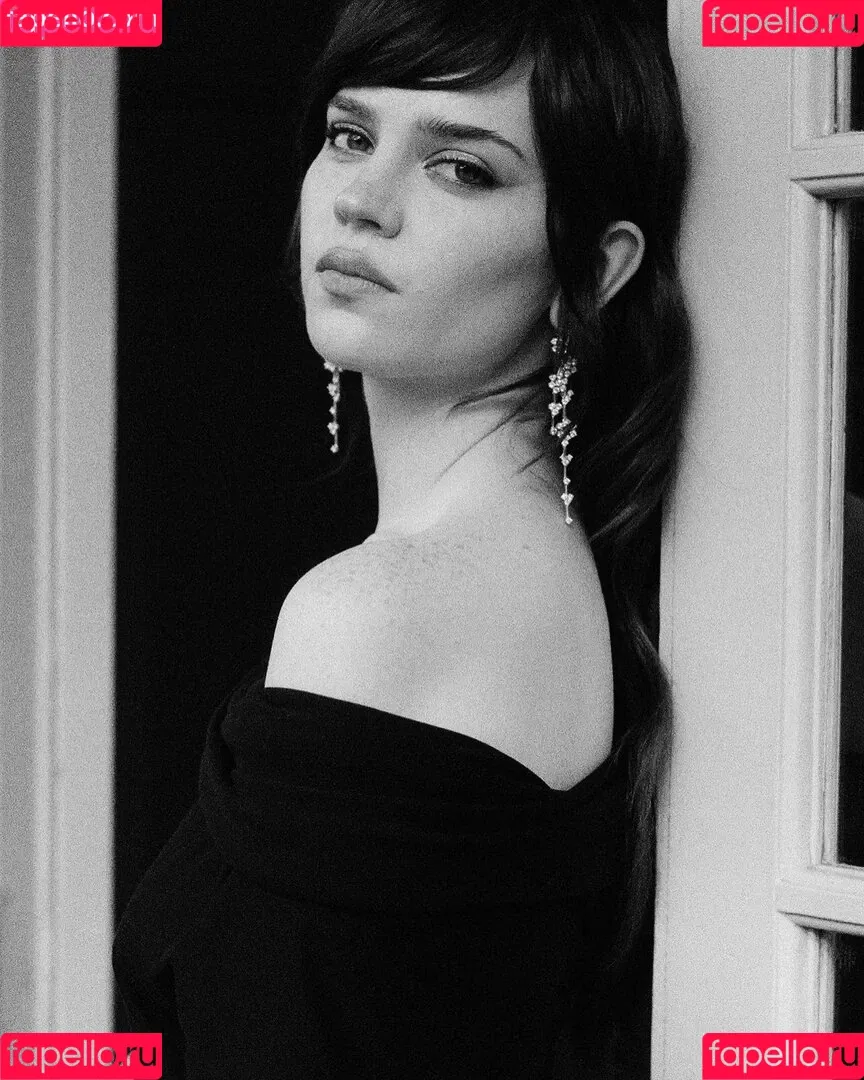 Sophie Thatcher / soapy.t / sophie_thatcher Onlyfans Photo Gallery 