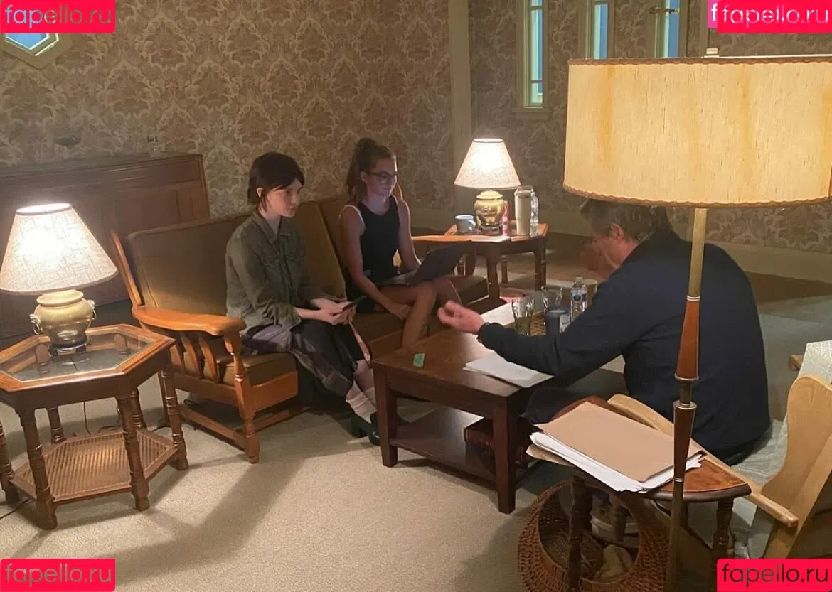 Sophie Thatcher / soapy.t / sophie_thatcher Onlyfans Photo Gallery 