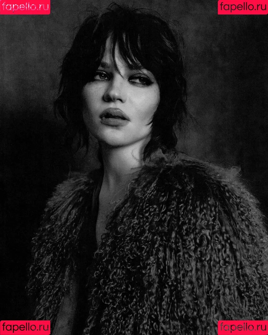 Sophie Thatcher / soapy.t / sophie_thatcher Onlyfans Photo Gallery 