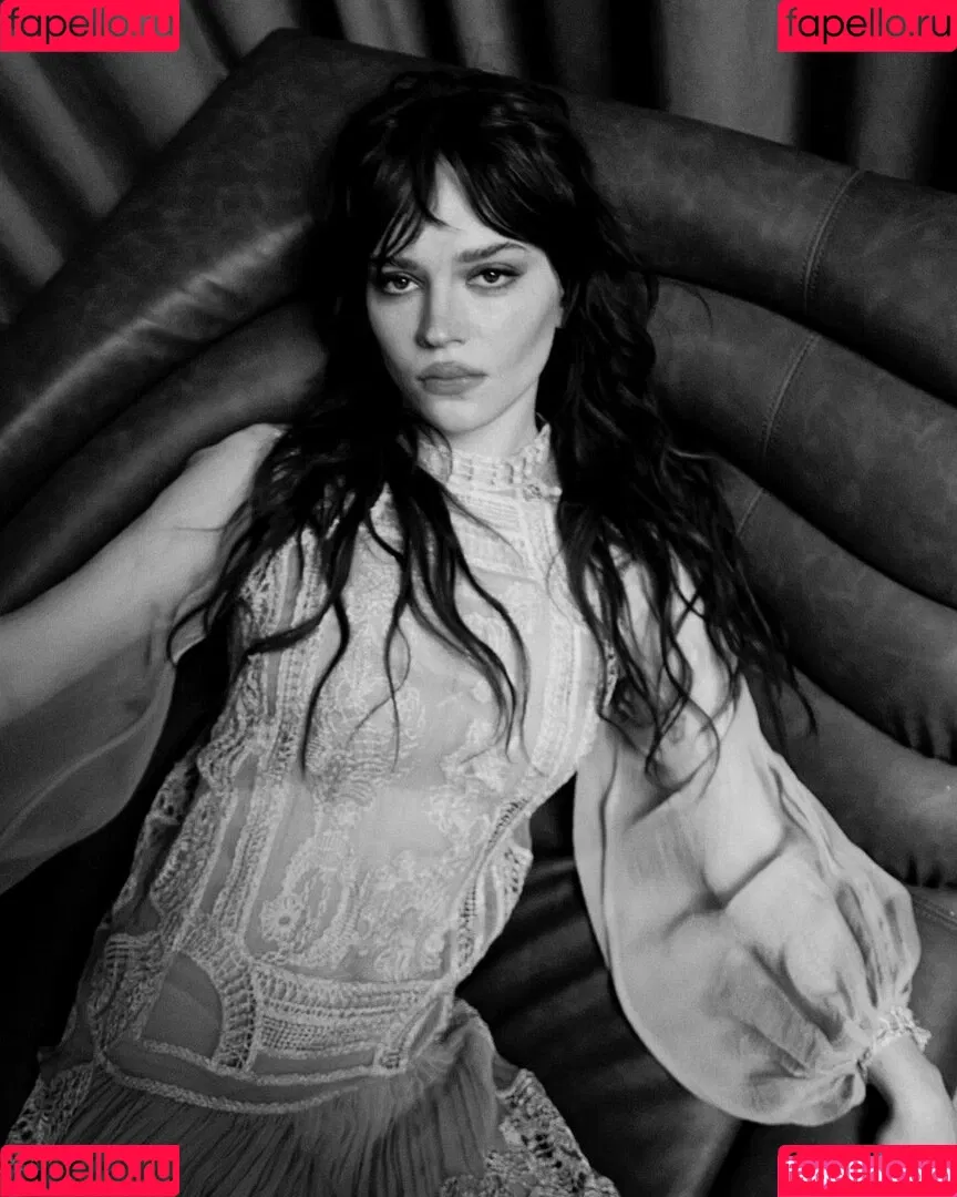 Sophie Thatcher / soapy.t / sophie_thatcher Onlyfans Photo Gallery 