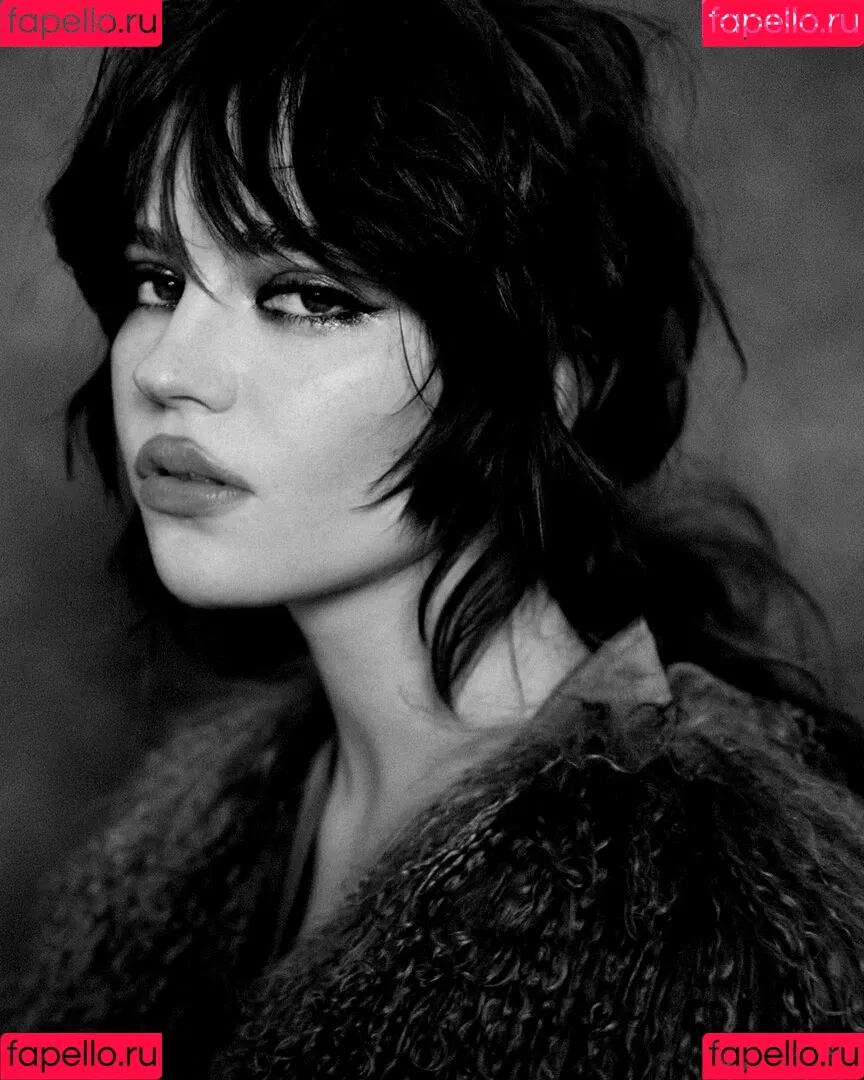 Sophie Thatcher / soapy.t / sophie_thatcher Onlyfans Photo Gallery 