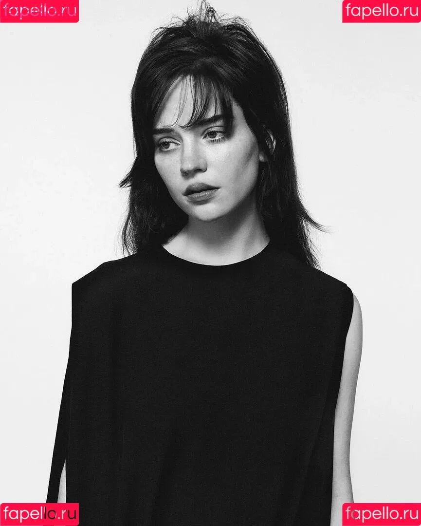 Sophie Thatcher / soapy.t / sophie_thatcher Onlyfans Photo Gallery 