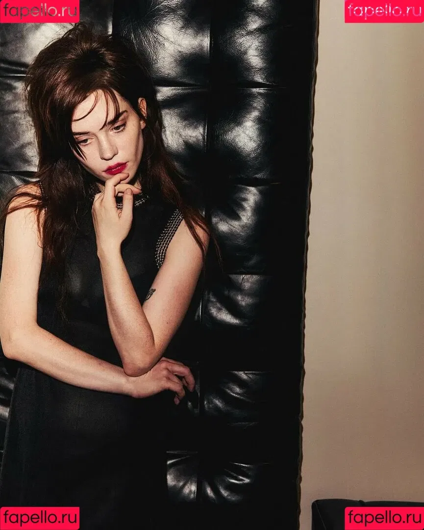 Sophie Thatcher / soapy.t / sophie_thatcher Onlyfans Photo Gallery 