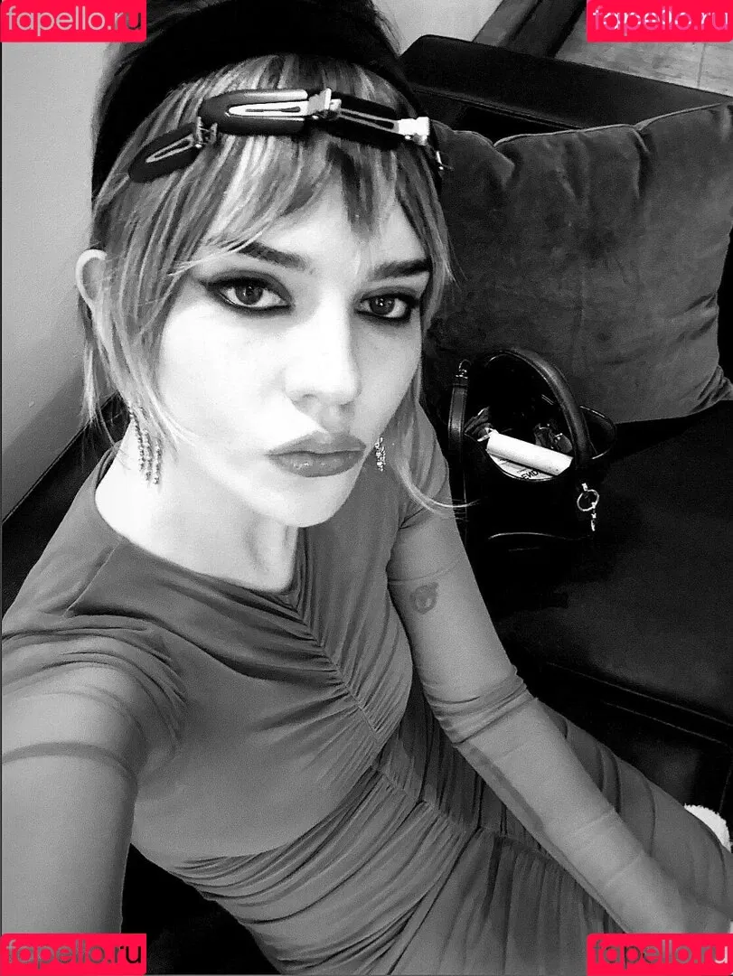 Sophie Thatcher / soapy.t / sophie_thatcher Onlyfans Photo Gallery 