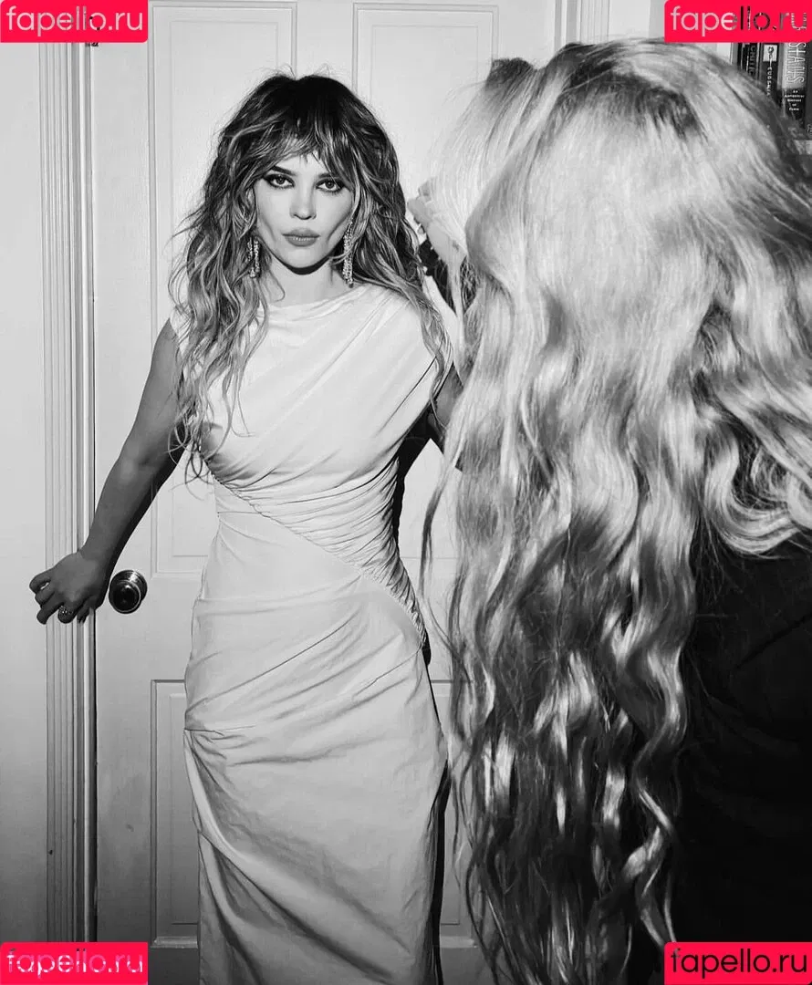 Sophie Thatcher / soapy.t / sophie_thatcher Onlyfans Photo Gallery 