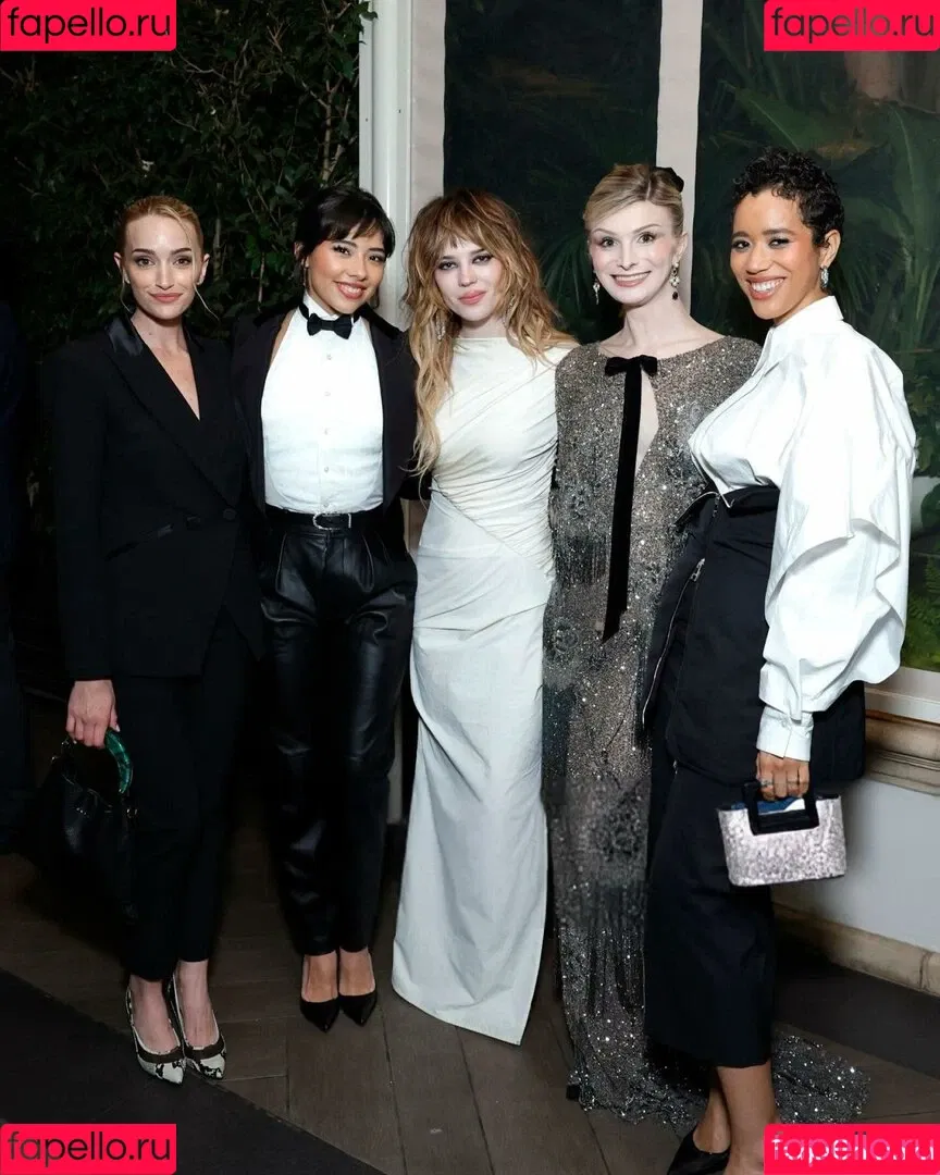 Sophie Thatcher / soapy.t / sophie_thatcher Onlyfans Photo Gallery 