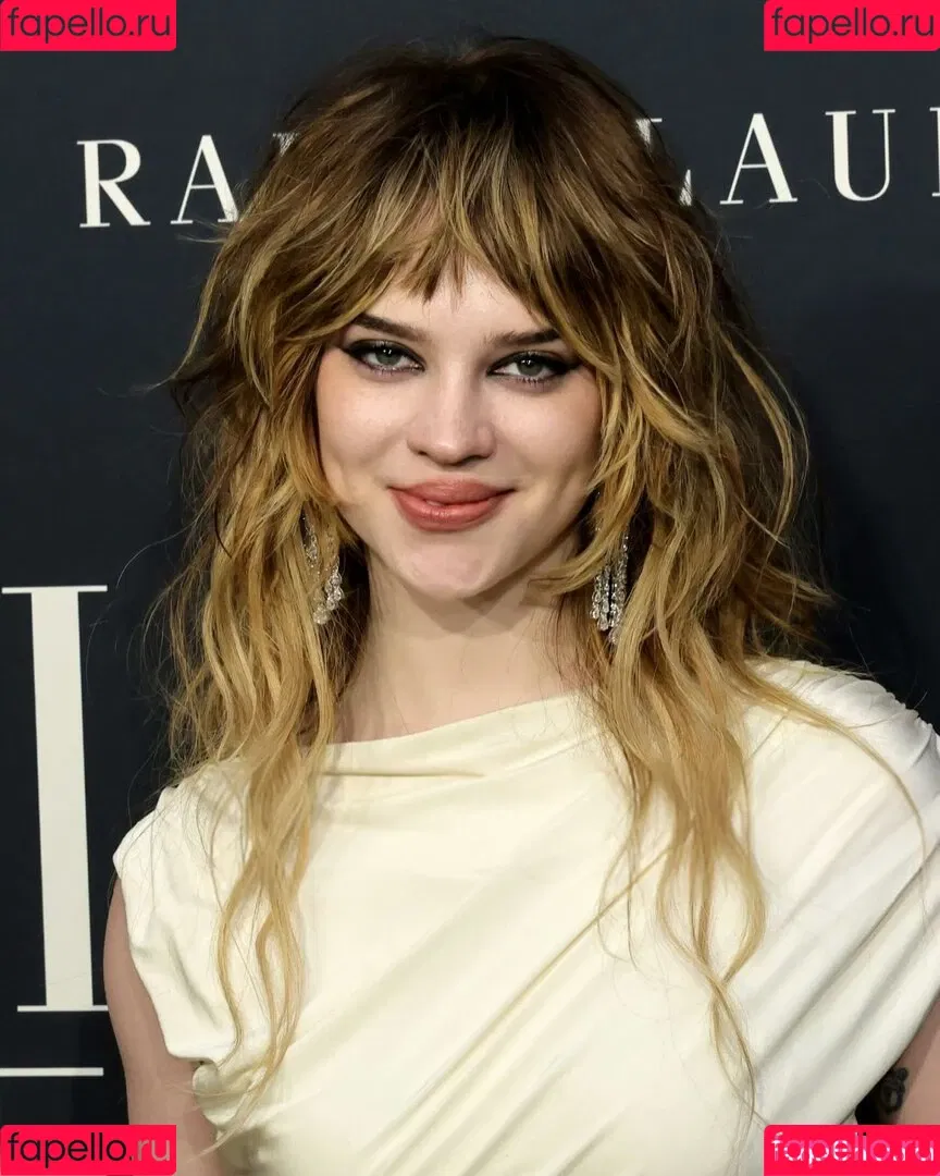 Sophie Thatcher / soapy.t / sophie_thatcher Onlyfans Photo Gallery 