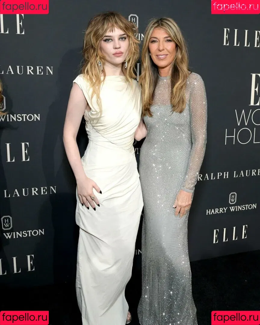 Sophie Thatcher / soapy.t / sophie_thatcher Onlyfans Photo Gallery 