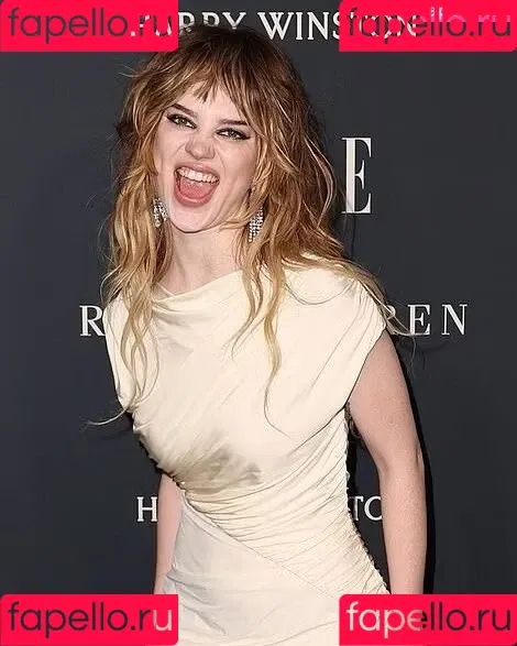 Sophie Thatcher / soapy.t / sophie_thatcher Onlyfans Photo Gallery 