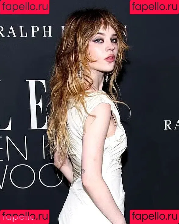 Sophie Thatcher / soapy.t / sophie_thatcher Onlyfans Photo Gallery 