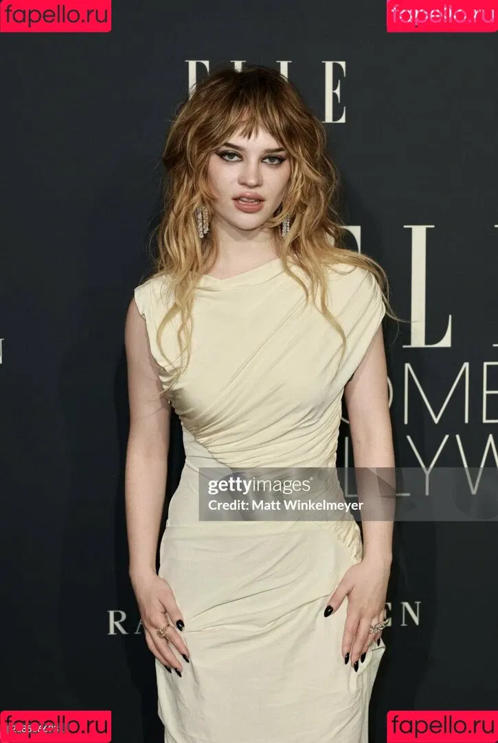 Sophie Thatcher / soapy.t / sophie_thatcher Onlyfans Photo Gallery 