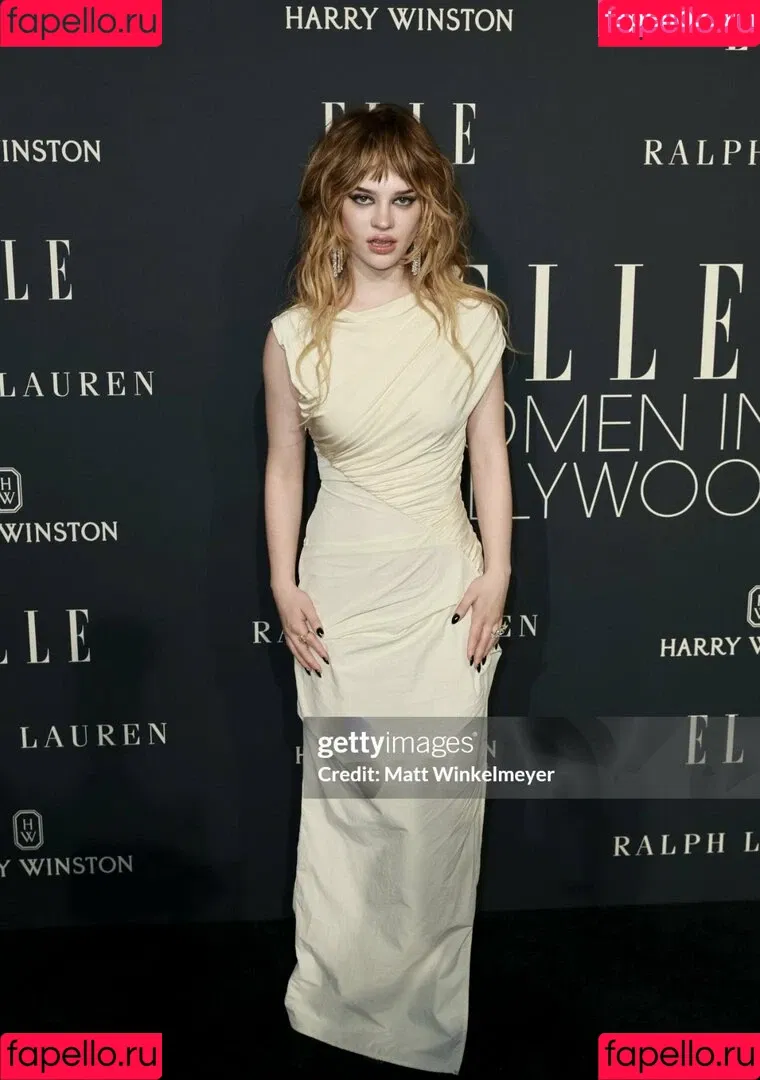 Sophie Thatcher / soapy.t / sophie_thatcher Onlyfans Photo Gallery 