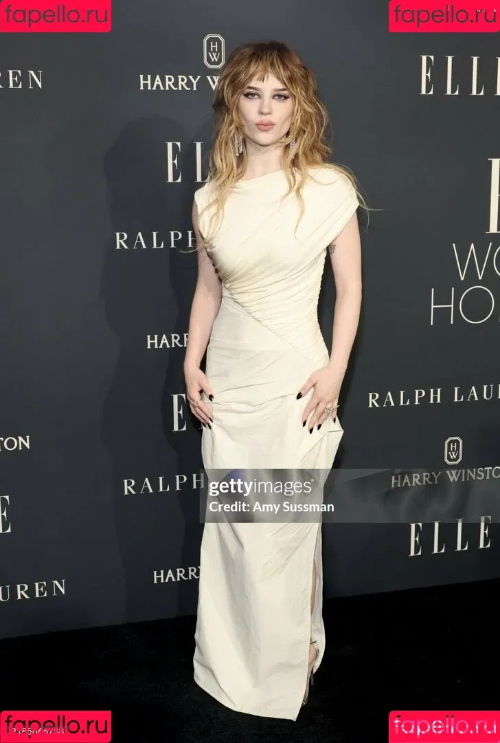 Sophie Thatcher / soapy.t / sophie_thatcher Onlyfans Photo Gallery 