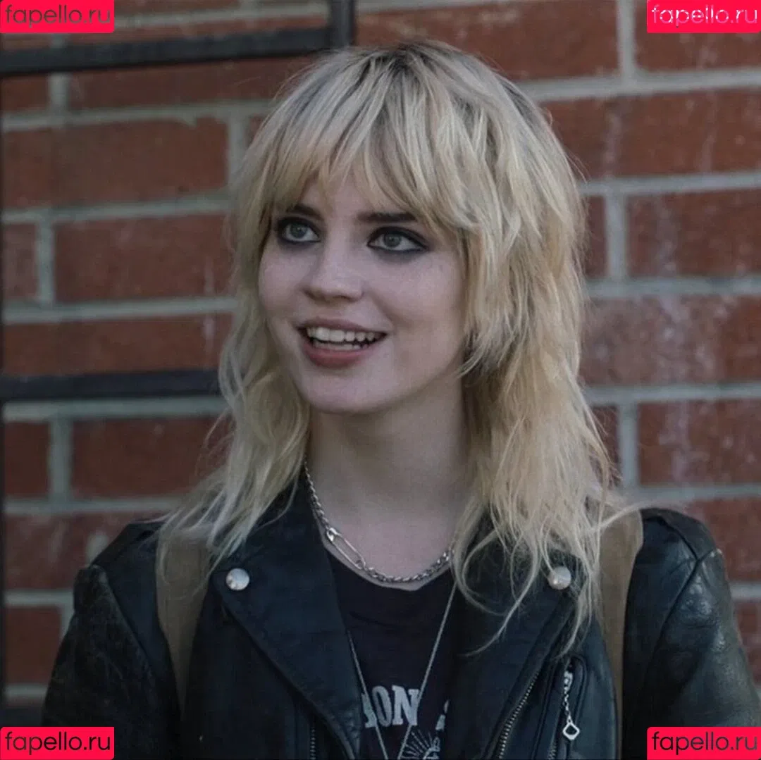 Sophie Thatcher / soapy.t / sophie_thatcher Onlyfans Photo Gallery 