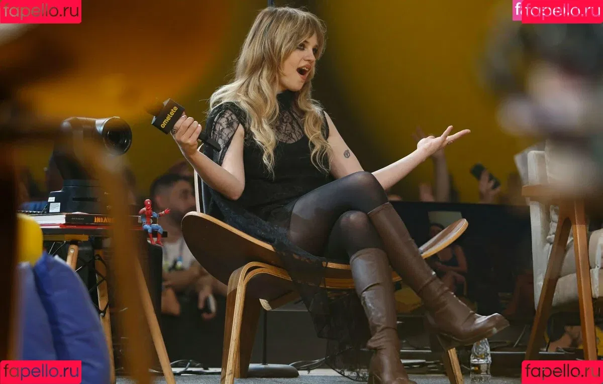 Sophie Thatcher / soapy.t / sophie_thatcher Onlyfans Photo Gallery 