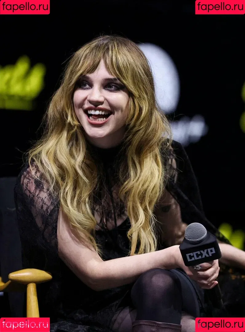 Sophie Thatcher / soapy.t / sophie_thatcher Onlyfans Photo Gallery 