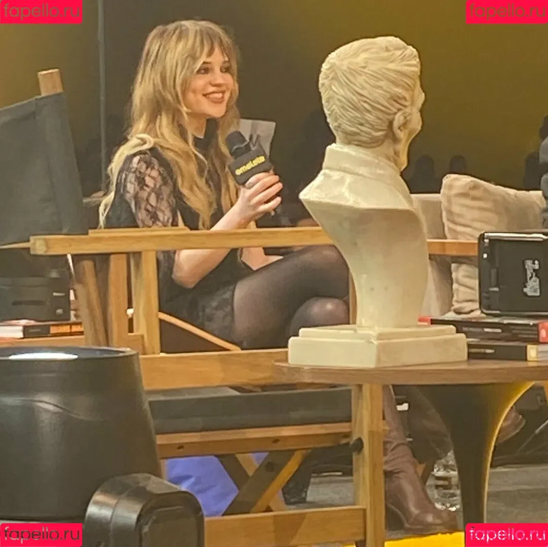 Sophie Thatcher / soapy.t / sophie_thatcher Onlyfans Photo Gallery 