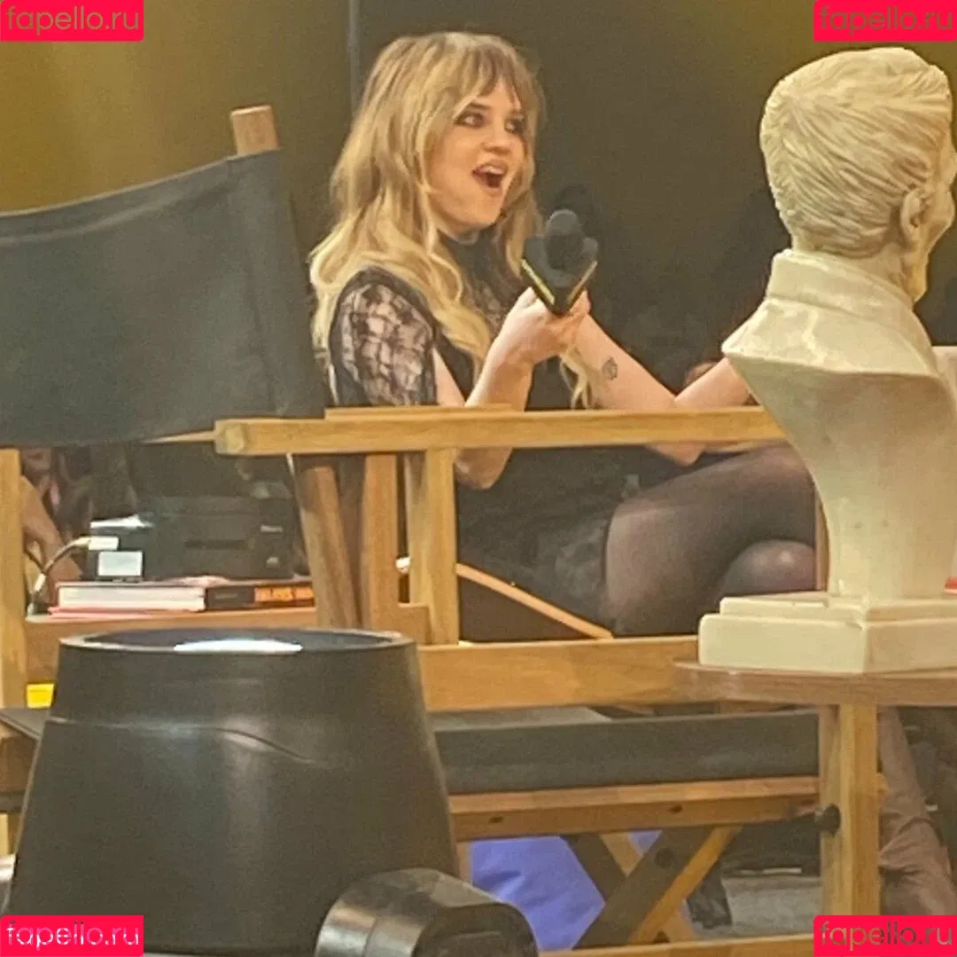 Sophie Thatcher / soapy.t / sophie_thatcher Onlyfans Photo Gallery 