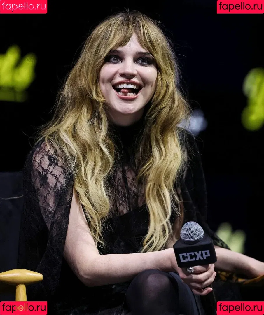 Sophie Thatcher / soapy.t / sophie_thatcher Onlyfans Photo Gallery 