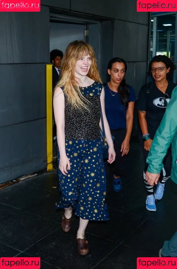 Sophie Thatcher / soapy.t / sophie_thatcher Onlyfans Photo Gallery 