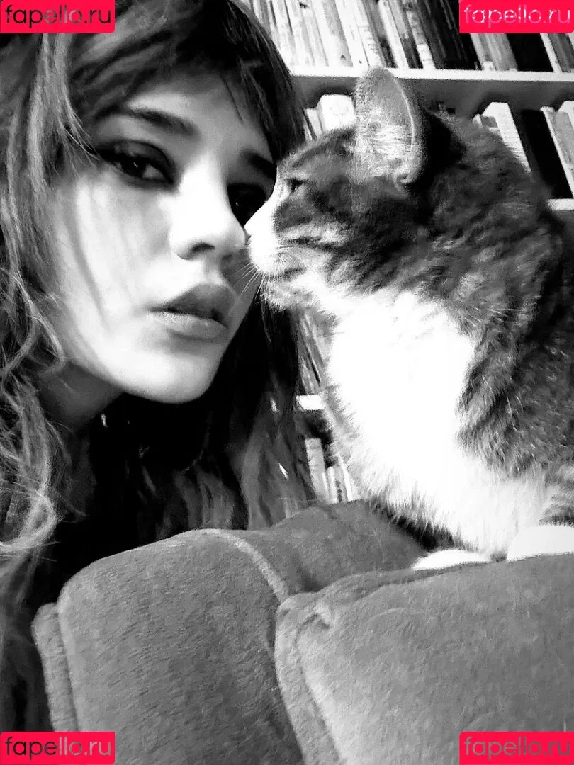 Sophie Thatcher / soapy.t / sophie_thatcher Onlyfans Photo Gallery 