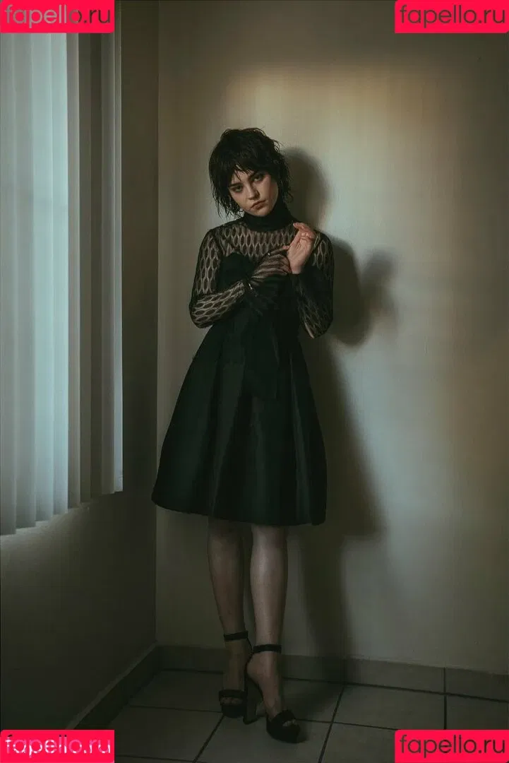 Sophie Thatcher / soapy.t / sophie_thatcher Onlyfans Photo Gallery 