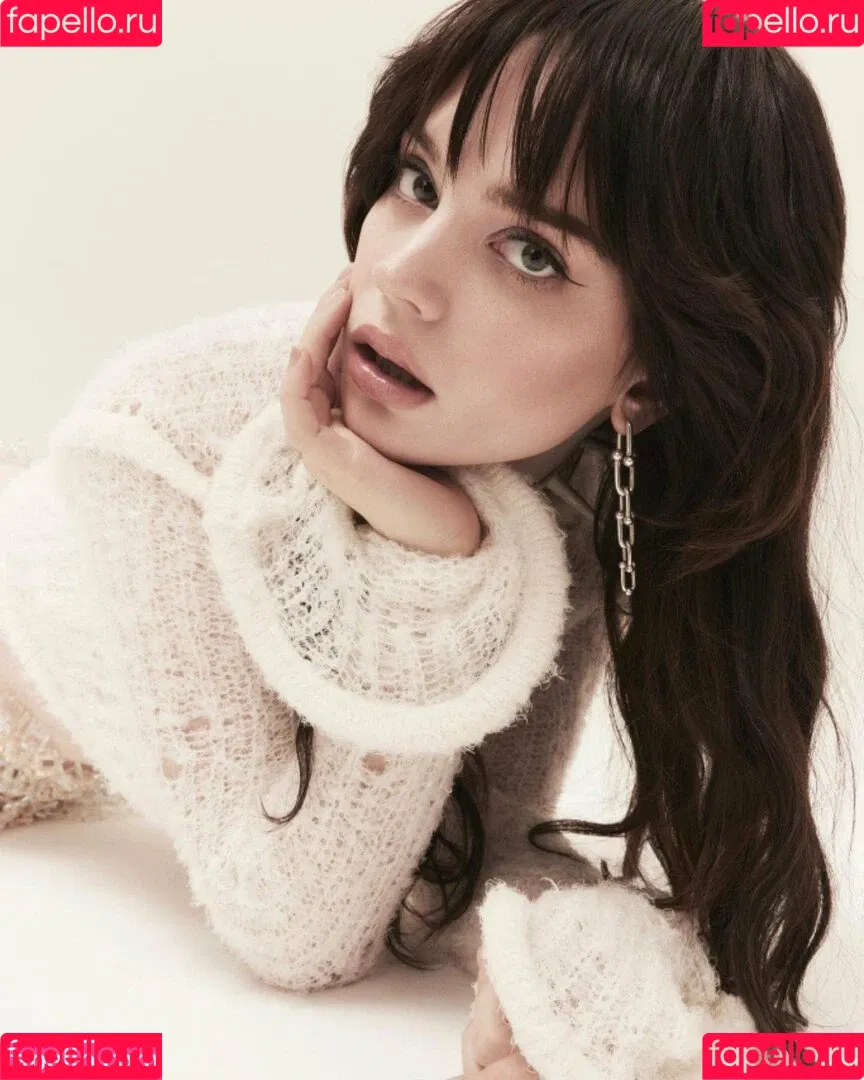 Sophie Thatcher / soapy.t / sophie_thatcher Onlyfans Photo Gallery 