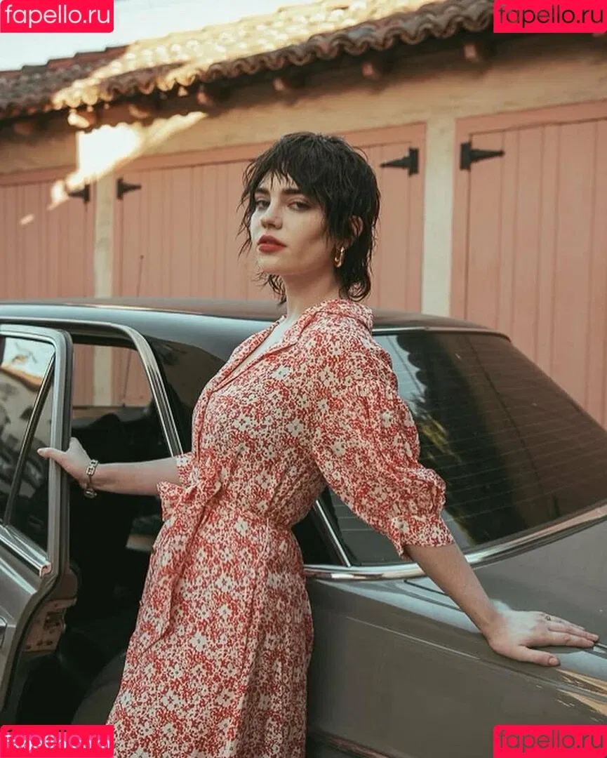 Sophie Thatcher / soapy.t / sophie_thatcher Onlyfans Photo Gallery 