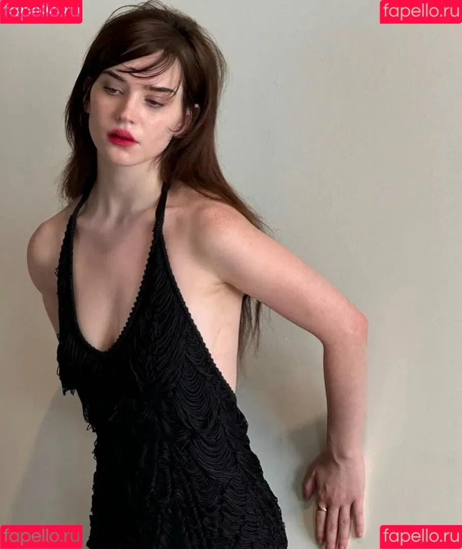 Sophie Thatcher / soapy.t / sophie_thatcher Onlyfans Photo Gallery 