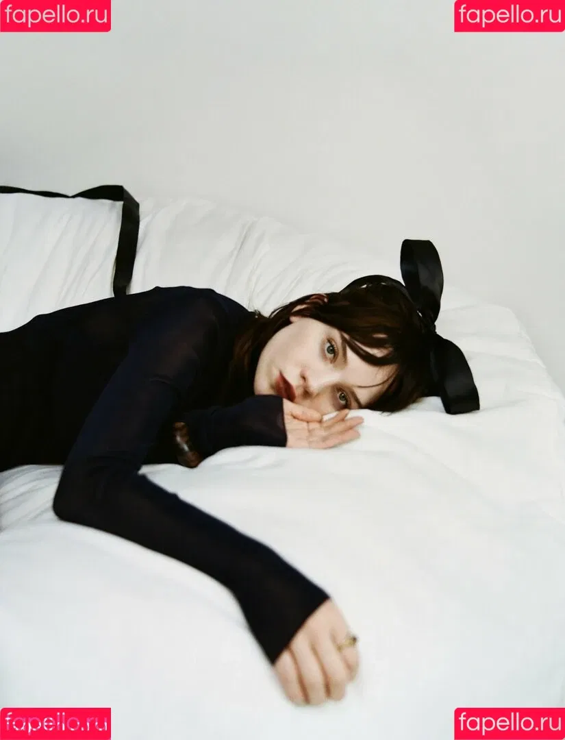 Sophie Thatcher / soapy.t / sophie_thatcher Onlyfans Photo Gallery 