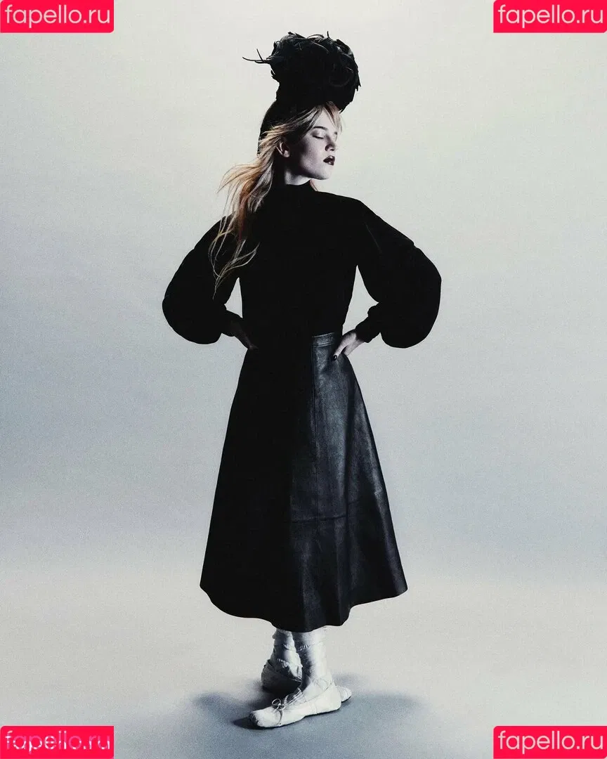 Sophie Thatcher / soapy.t / sophie_thatcher Onlyfans Photo Gallery 