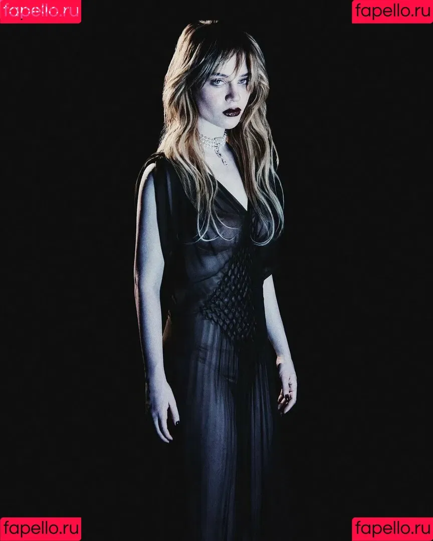 Sophie Thatcher / soapy.t / sophie_thatcher Onlyfans Photo Gallery 