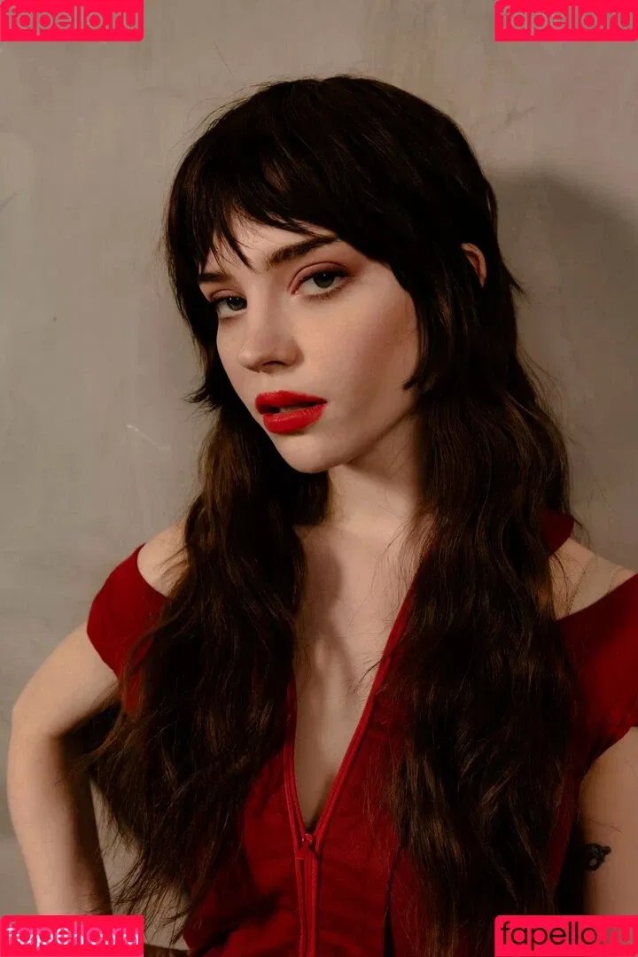 Sophie Thatcher / soapy.t / sophie_thatcher Onlyfans Photo Gallery 