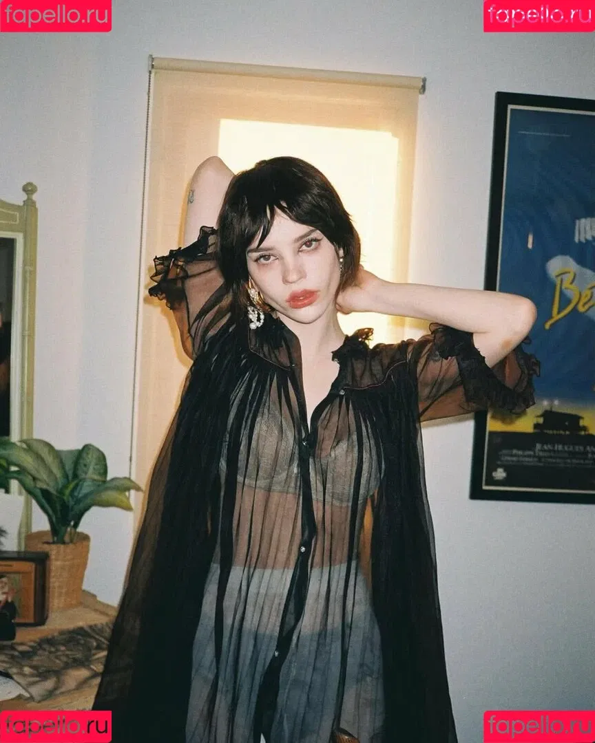 Sophie Thatcher / soapy.t / sophie_thatcher Onlyfans Photo Gallery 