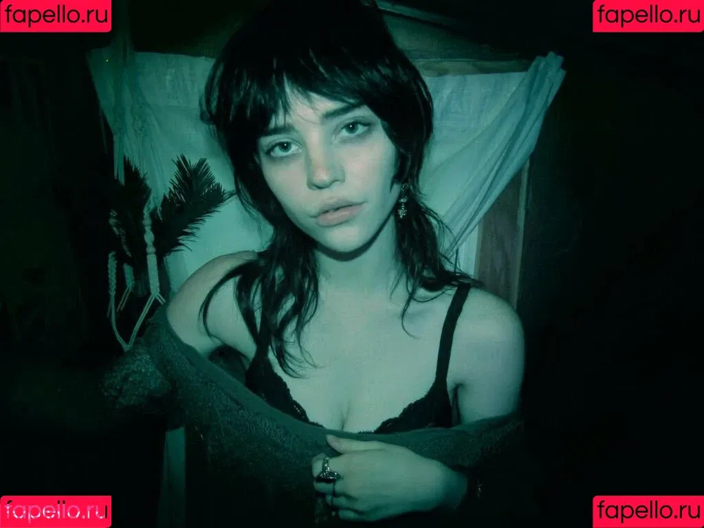 Sophie Thatcher / soapy.t / sophie_thatcher Onlyfans Photo Gallery 